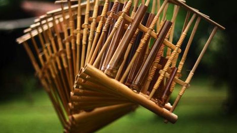 Pemkab Kuningan mulai gencar menyuarakan branding angklung diantonis untuk daerahnya.