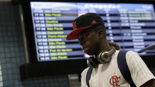 Real Madrid melakukan perjudian dengan menggelontorkan uang sebesar Rp670 miliar untuk merekrut penyerang 16 tahun asal Brasil: Vinicius Junior.