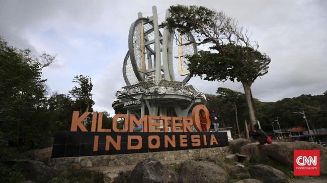 Nyaris di semua wilayah Indonesia yang terdapat Tugu Titik Nol Kilometer menyimpan daya tariknya tersendiri.