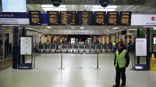 National Rail menutup stasiun Victoria selama beberapa hari ke depan usai aksi pengeboman di Manchester Arena saat konser Ariana Grande, Senin lalu.