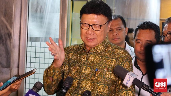 Menurut Mendagri Tjahjo Kumolo, pemberian status WNI kepada pengungsi Rohingya tak bisa dilakukan dalam waktu singkat, tapi butuh proses panjang.