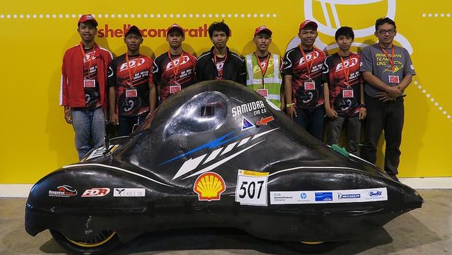 Tim mahasiswa Indonesia yang menjadi utusan Asia di ajang balap mobil hemat energi sedunia, akhirnya lolos ke final. Tapi mereka terhenti karena faktor cuaca.