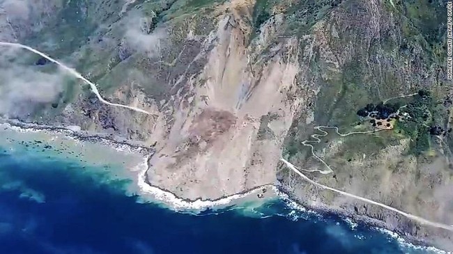 Sebagian besar jalur Pacific Coast Highway, yang termasuk jalanan terindah di Amerika Serikat, tidak bisa dilalui karena tertimbun longsor.