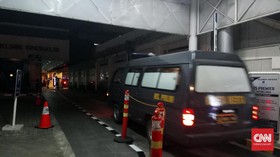 Mobil Jenazah RS Polri Masuk ke RS Premier Jatinegara