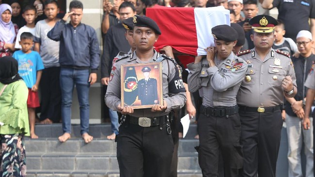 Kasus bom Kampung Melayu yang terjadi pada Rabu (24/5) malam diduga bermuatan balas dendam dari Jamah Ansoru Daulah (JAD) yang berafiliasi kepada ISIS.