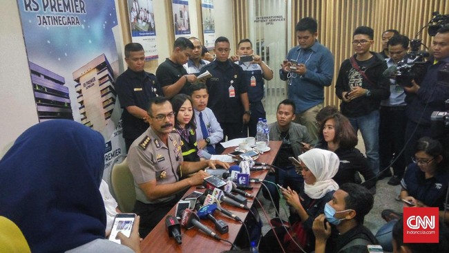 Pihak kepolisian akan memindahkan korban dari RS Premier Jatinegara, Jakarta Timur, ke Rumah Sakit Polri Kramatjati untuk memudahkan pemeriksaan.
