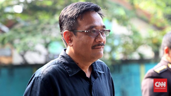 Mantan Gubernur Soerhadi Soedirja meminta Djarot untuk bisa menjaga istrinya. Istri bagi Djarot adalah jimat atau siji dimat-mat (cuma satu harus disayang).
