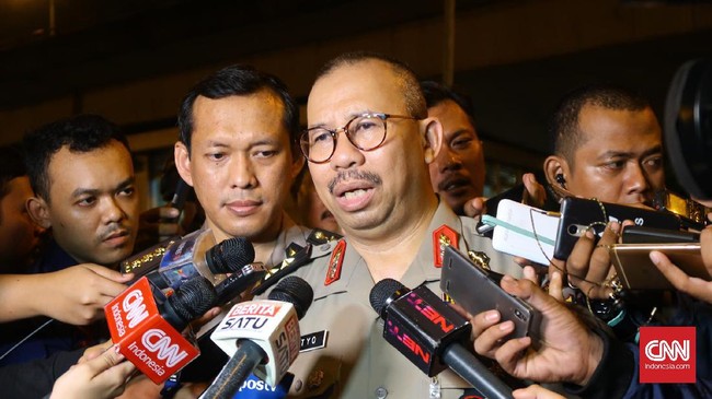 Kadiv Humas Polri Irjen Setyo Wasisto menerangkan pemulangan dua terduga teroris karena setelah proses penyidikan tak ditemukan bukti tindak pidana terorisme.