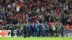 Gelar Juara Paling Emosional Bagi Suporter MU