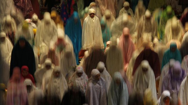 Ada yang berpuasa seharian, tapi tidak menjalankan salat lima waktu. Bagaimana puasanya?