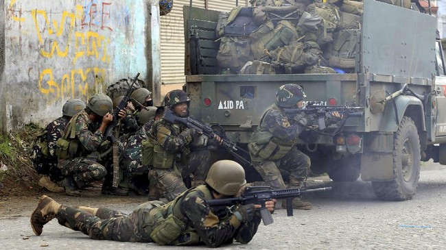 Filipina menggencarkan gempuran terhadap Maute di Marawi untuk mengejar target memberantas seluruh militan kelompok itu sebelum perayaan Idul Fitri.