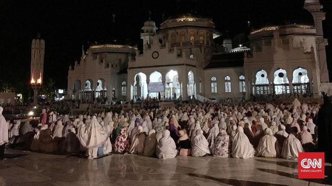 Menyelami kekhusyukan salat tarawih di Masjid Raya Baiturrahman, Banda Aceh, terasa berbeda. Masjid itu kini telah berubah rupa laksana Masjid Nabawi di Madina.