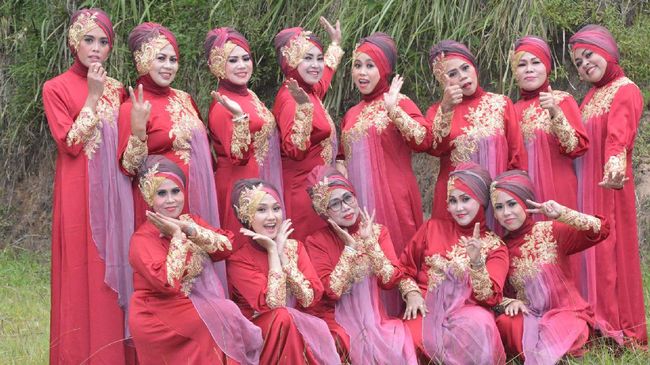 Nasida Ria adalah bukti Kaum Hawa bisa berdakwah melalui musik sekaligus mengharumkan nama Indonesia di negeri orang.