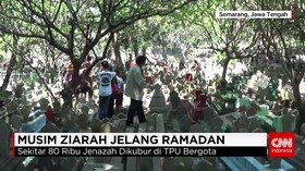 Jelang Ramadan Juru Kunci Makam Panen Pendapatan