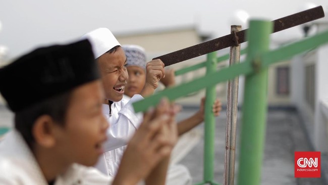 Peneliti Lapan (BRIN) menjelaskan perbedaan itu bukan karena hisab dan rukyat, tetapi karena lain kriteria.