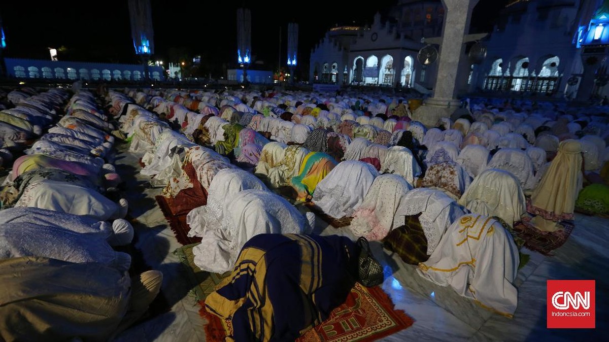 Tarawih Pertama Indonesia Sambut Ramadan 1438 H
