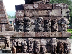 Kenali Candi Sukuh yang Unik di Jawa Tengah: Sejarah dan Relief