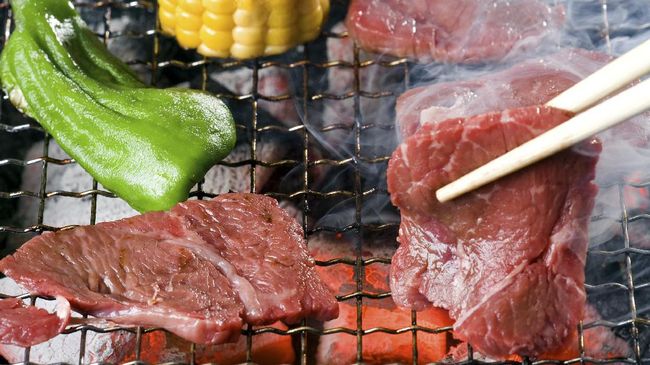 Studi terbaru ungkap memasak dengan suhu tinggi seperti barbeku memungkinkan terbentuknya formasi kimiawi karsinogenik (penyebab kanker) dalam daging.