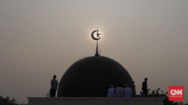 Masyarakat bisa memantau secara online dengan mengakses link live streaming sidang isbat penentuan 1 Ramadan 2025 yang disiarkan hari ini, Jumat (28/2) petang.