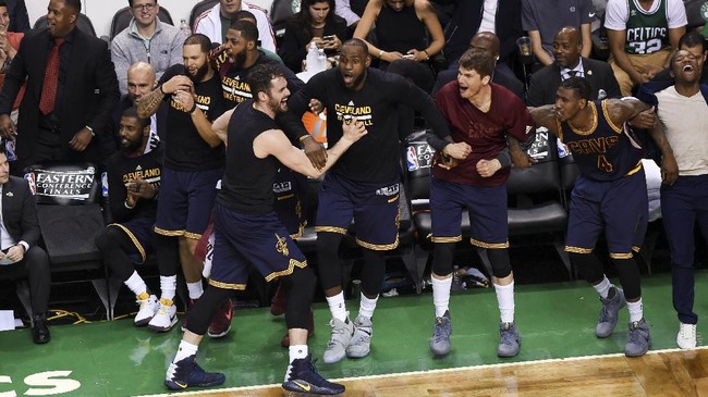 Final NBA 2017 kembali mempertemukan duel Cleveland Cavaliers melawan Golden State Warriors untuk kali ketiga beruntun, seperti halnya tahun 2015 dan 2016.