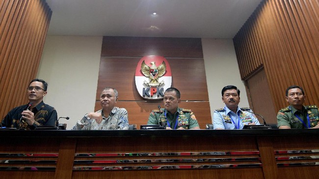 Puspom TNI telah memblokir rekening PT Diratama Jaya Mandiri sebesar Rp139 miliar. Juru Bicara KPK menyatakan pemblokiran itu kewenangan Puspom TNI.