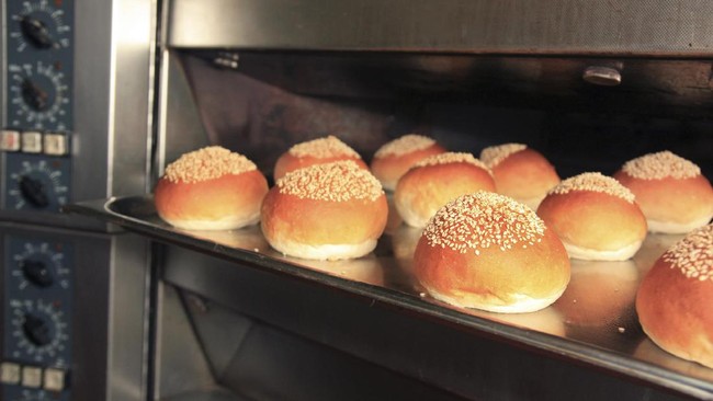 Perusahaan asal Jerman, Bake In Space mengembagnkan adonan dan oven yang memungkinkan astronaut di luar angkasa bisa menikmati roti isi.