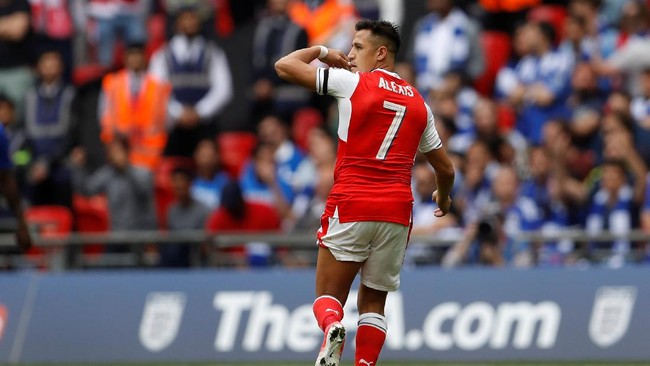Di tengah tanda tanya nasib Alexis Sanchez bersama Arsenal setelah musim kompetisi 2016/17 berakhir, Vidal mengajaknya pindah ke Munich.