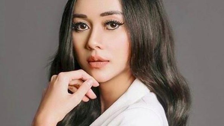 Simak lima fakta Aura Kasih, mulai dari karier, kisah cinta hingga bisnis kecantikannya. Baru-baru ini, dia dikabarkan akan bercerai dengan Eryck Amaral.
