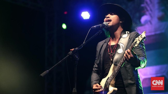 Bali Blues Festival 2017 hari pertama ditutup meriah oleh Gugun Blues Shelter dengan menggandeng Indra Lesmana ke atas panggung.