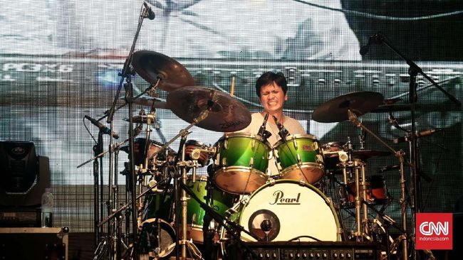 Drummer Gilang Ramadhan berharap dunia drum bisa mengangkat perekonomian masyarakat dari sisi industri dan hiburan.