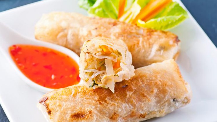 Bunda bingung ingin menyiapkan cemilan untuk keluarga akhir pekan ini? Coba resep lumpia semarang yang praktis dan nikmat berikut ini deh, Bun!