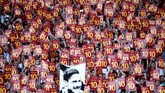 FOTO: Terima Kasih, Pangeran Roma! Setelah 25 tahun membela AS Roma, Francesco Totti yang dijuluki Si Pangeran Roma memutuskan pensiun usai melakoni laga pamungkas Serie A, Minggu (28/5).