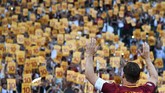 FOTO: Terima Kasih, Pangeran Roma! Setelah 25 tahun membela AS Roma, Francesco Totti yang dijuluki Si Pangeran Roma memutuskan pensiun usai melakoni laga pamungkas Serie A, Minggu (28/5).
