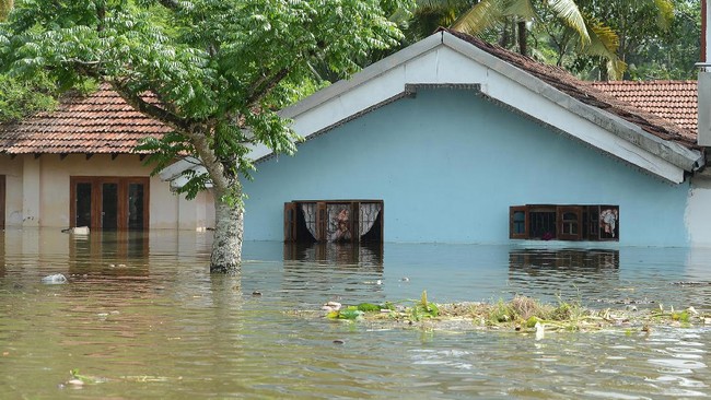Bencana banjir dan longsor ini disebut sebagai yang terparah sejak tsunami 2004 lalu. Sri Lanka pun meminta bantuan pada PBB dan negara tetangga.