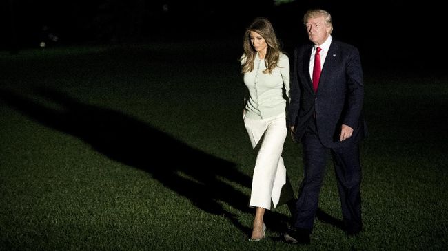  Celana  Kulot  dan Sepatu 10 Cm Santai  Melania Trump