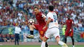 FOTO: Terima Kasih, Pangeran Roma! Setelah 25 tahun membela AS Roma, Francesco Totti yang dijuluki Si Pangeran Roma memutuskan pensiun usai melakoni laga pamungkas Serie A, Minggu (28/5).
