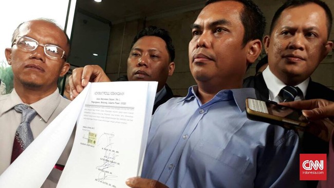 Keluarga melaporkan Ketua Umum Solidaritas Merah Putih Sylfester Matutina yang menyebut mengaitkan JK dengan isu SARA di Jakarta dan korupsi keluarga JK.