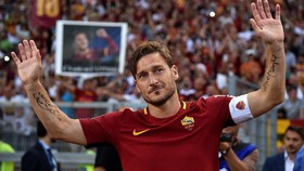 Ungkapan Perpisahan Totti: Terkutuk Kamu, Waktu!