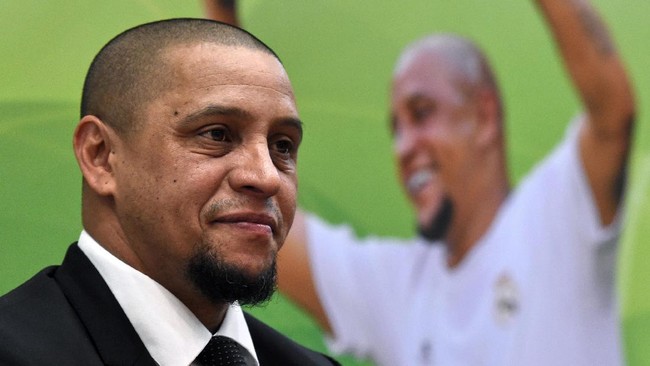Legenda timnas Brasil Roberto Carlos dan mantan pelatih timnas Inggris Sven Goran Eriksson masuk daftar kandidat pelatih Bali United.