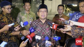 Istana Belum Tahu Isi Surat Khofifah ke Jokowi