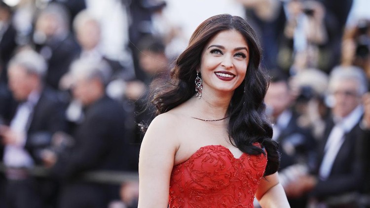 Aishwarya Rai CANNES, FRANCE - MAY 19: Aishwarya Rai Bachchan attends the