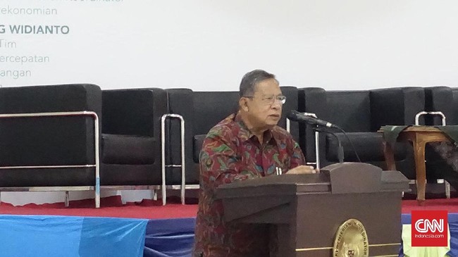 Menteri Koordinasi Bidang Perekonomian Darmin Nasution meminta pengusaha tenang dalam menyikapi pelonggaran investasi asing yang dilakukan pemerintah.