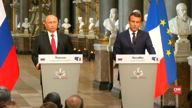 Presiden Rusia Vladimir Putin meminta Presiden Prancis Emmanuel Macron untuk menghentikan diskriminasi terhadap media RT.