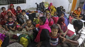 Badai Terjang Bangladesh, Ribuan Rumah Hancur
