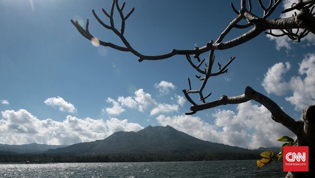 Mencari Foto Wisata Indonesia di 'Tumpukan Jerami' Di era digital, sesungguhnya sukar menemukan foto dan promosi resmi tempat-tempat wisata Indonesia yang terbentang dari Sabang hingga Merauke.