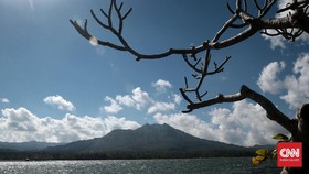 Mencari Foto Wisata Indonesia di 'Tumpukan Jerami'
