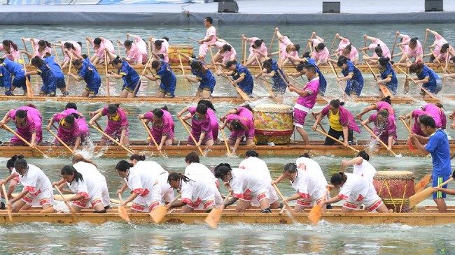 Tujuh belas orang dipastikan tewas setelah dua kapal naga terbalik dan tenggelam di Wilayah Otonomi Guangxi Zhuang, China.