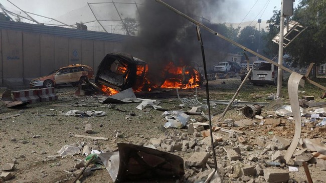 Setidaknya 32 orang tewas setelah seseorang meledakkan dirinya sendiri di tengah kerumunan demonstran di Provinsi Nangarhar, Afghanistan, Selasa (11/9).