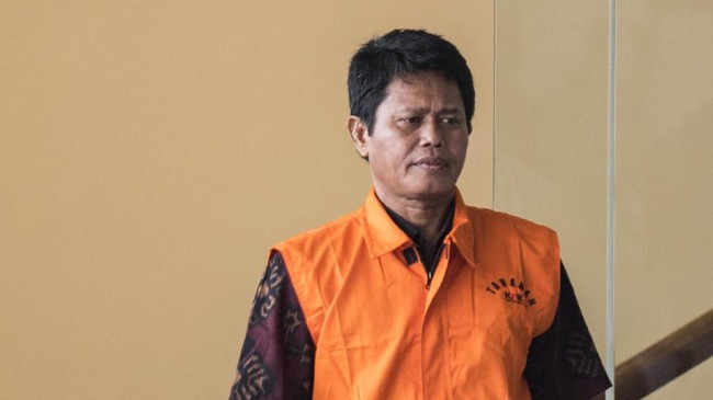 Hakim memvonis Sugito dan Jarot Budi masing-masing 1,5 tahun penjara. Vonis ini lebih ringan dari tuntutan dua tahun penjara dari jaksa penuntut umum.