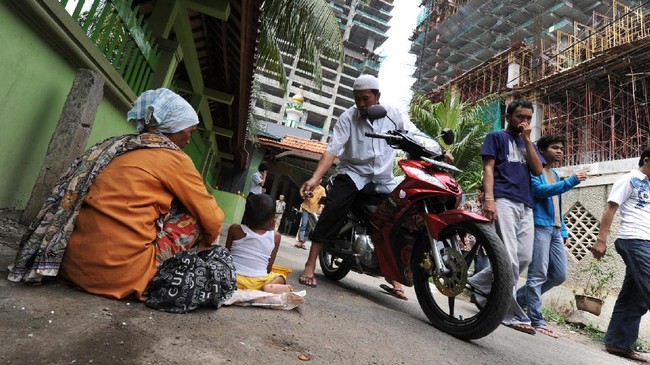 Dinas Sosial mengerahkan ratusan petugas untuk memantau keberadaan gelandangan dan pengemis yang biasanya marak saat Ramadan di Jakarta.